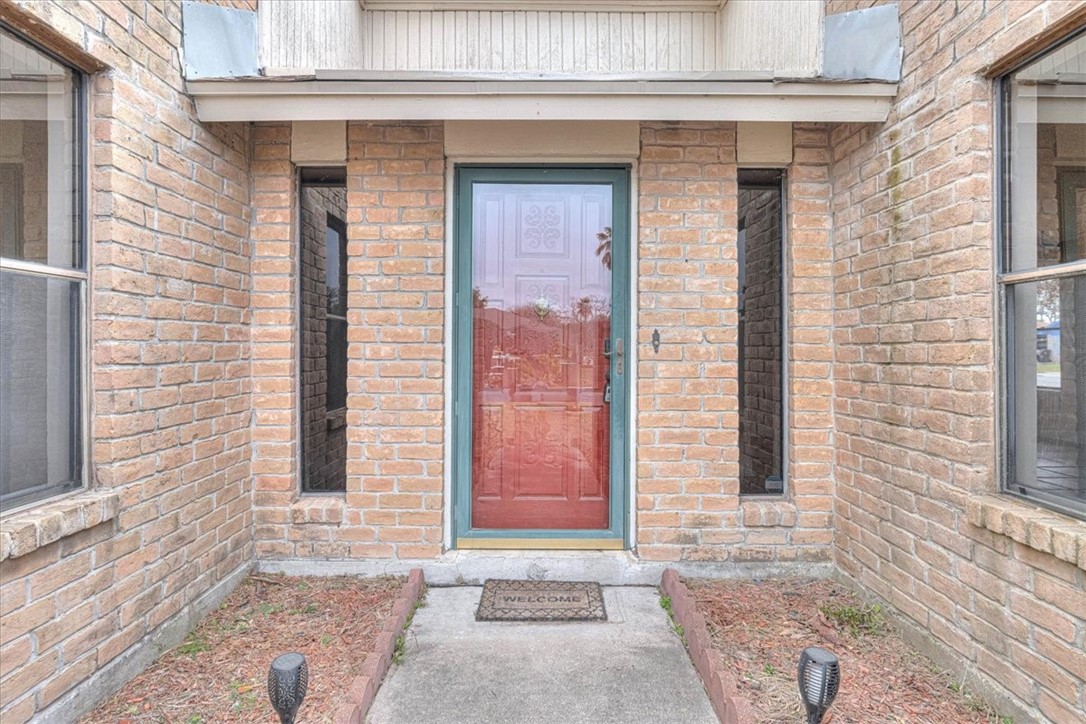 985 Crossbill St Property Photo 2