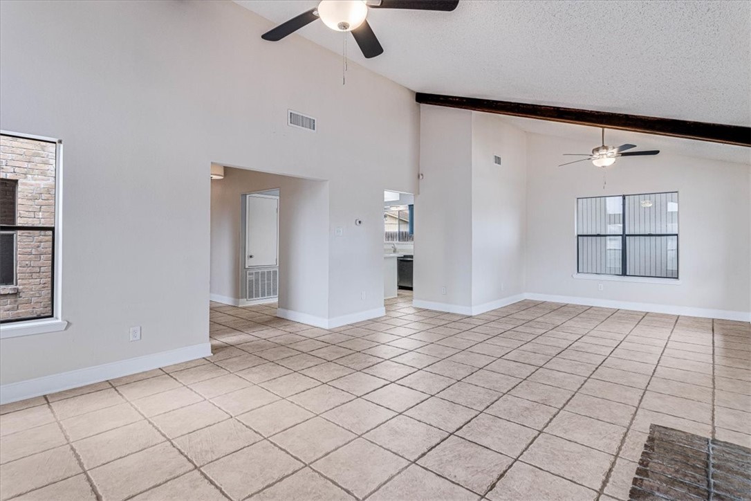 985 Crossbill St Property Photo 5