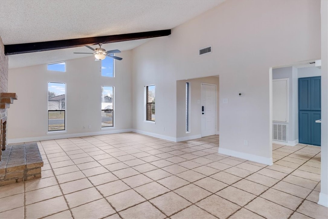 985 Crossbill St Property Photo 6