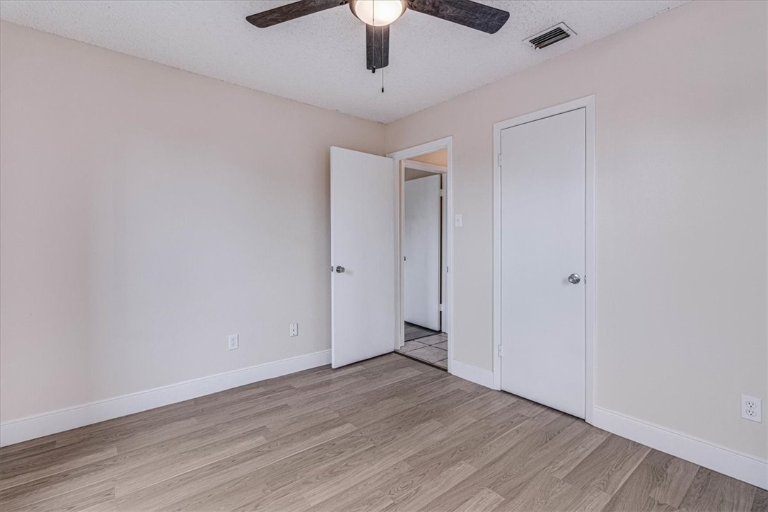 985 Crossbill St Property Photo 16
