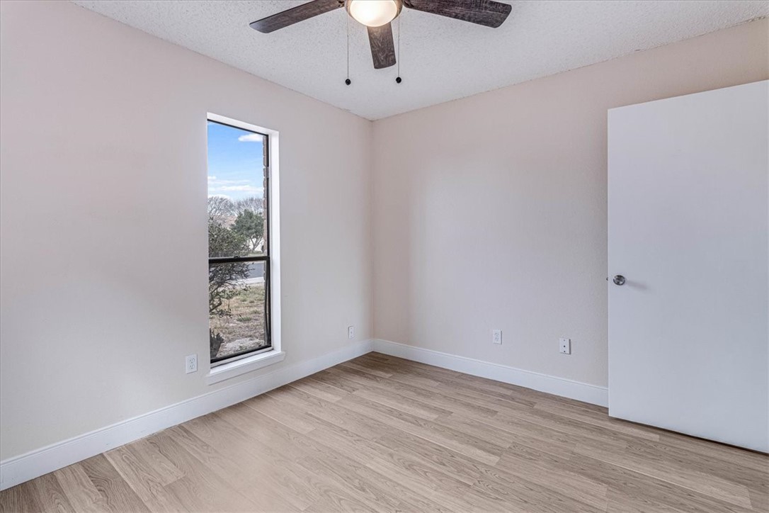 985 Crossbill St Property Photo 17
