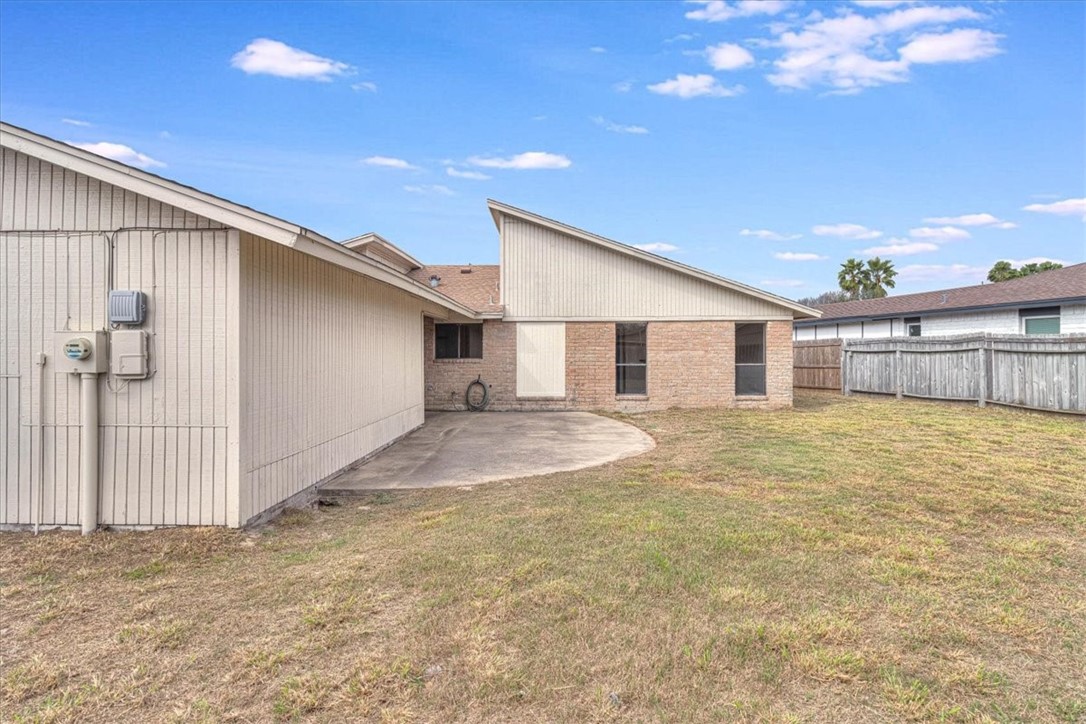 985 Crossbill St Property Photo 36