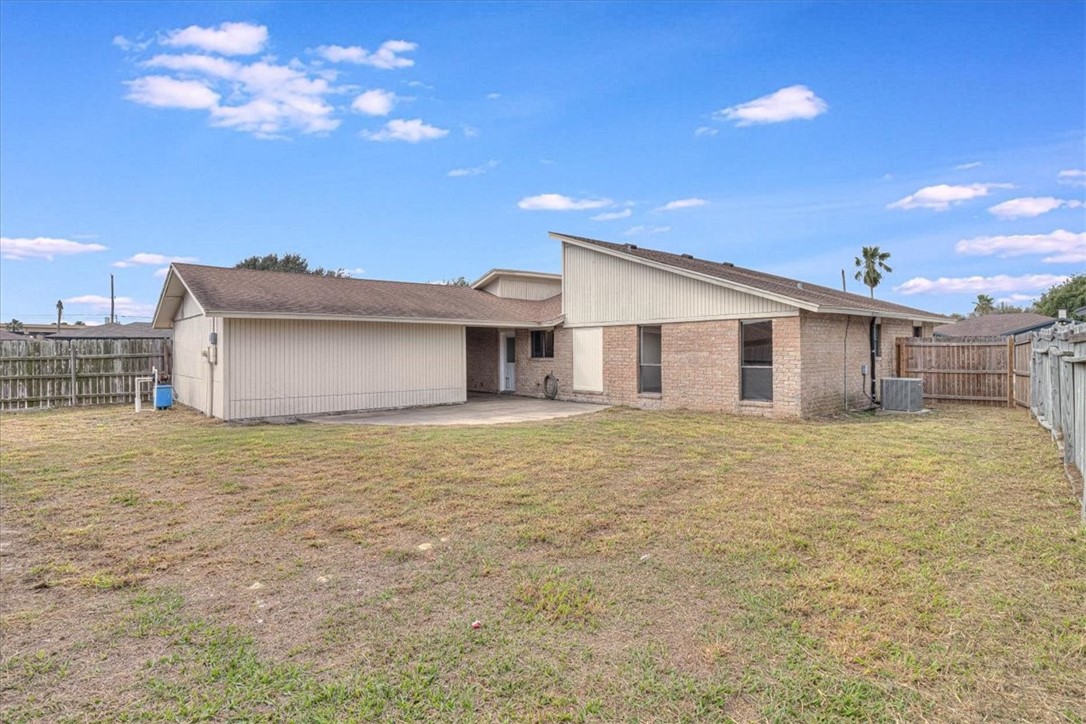 985 Crossbill St Property Photo 37