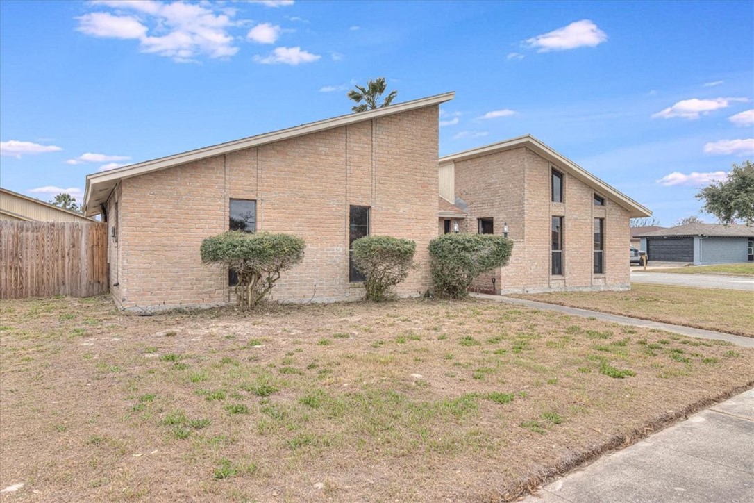985 Crossbill St Property Photo 40
