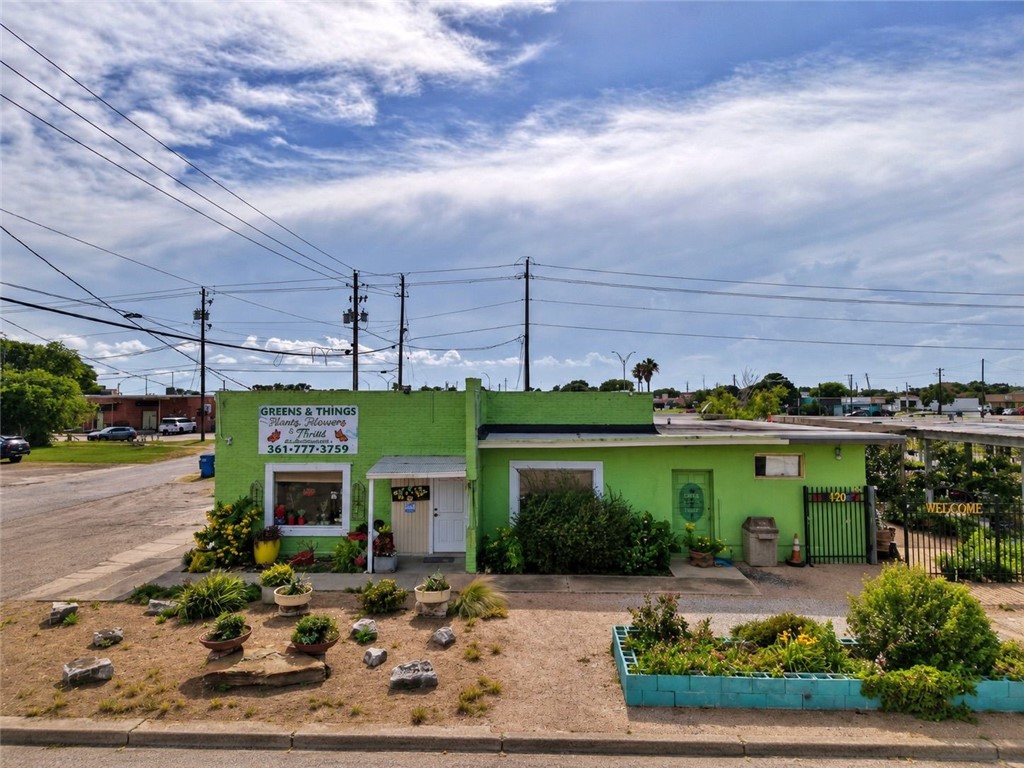 809 Houston St Property Photo 2