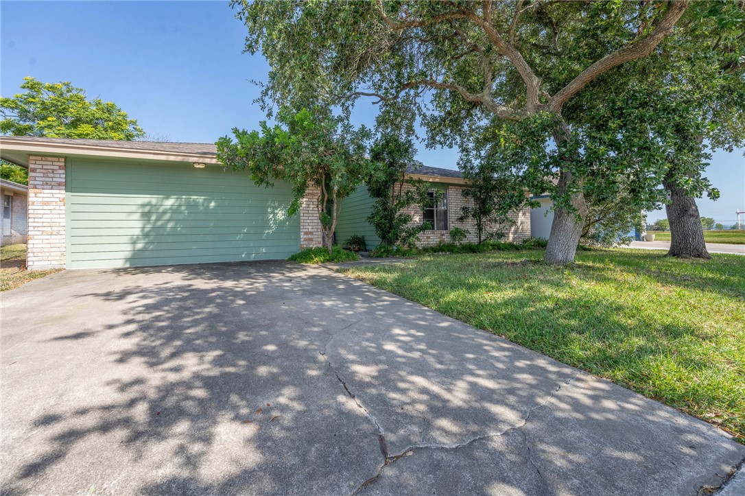 1810 Silver Sands Dr Property Photo 1