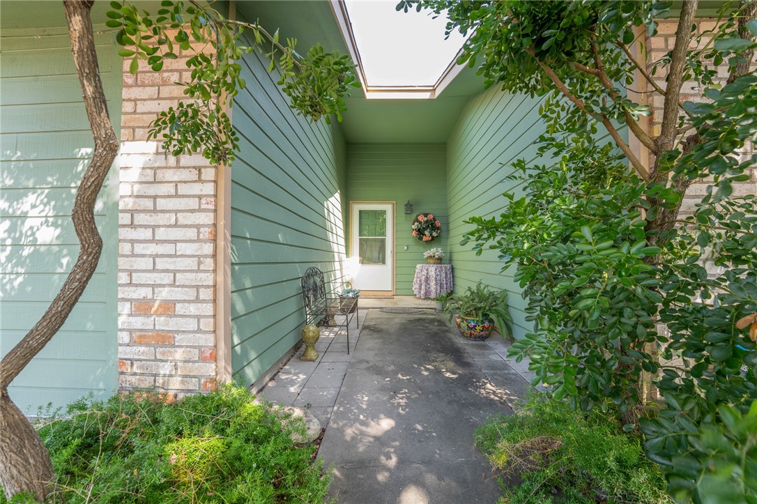 1810 Silver Sands Dr Property Photo 3