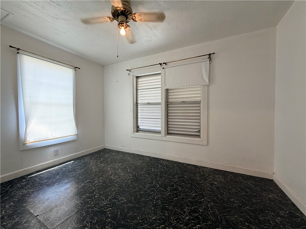 1402 Woodlawn Dr Property Photo 14