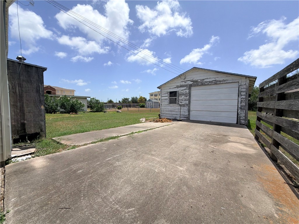 1402 Woodlawn Dr Property Photo 15