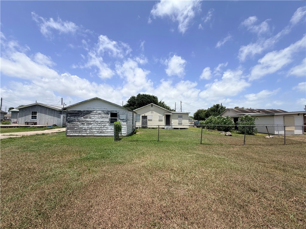 1402 Woodlawn Dr Property Photo 20