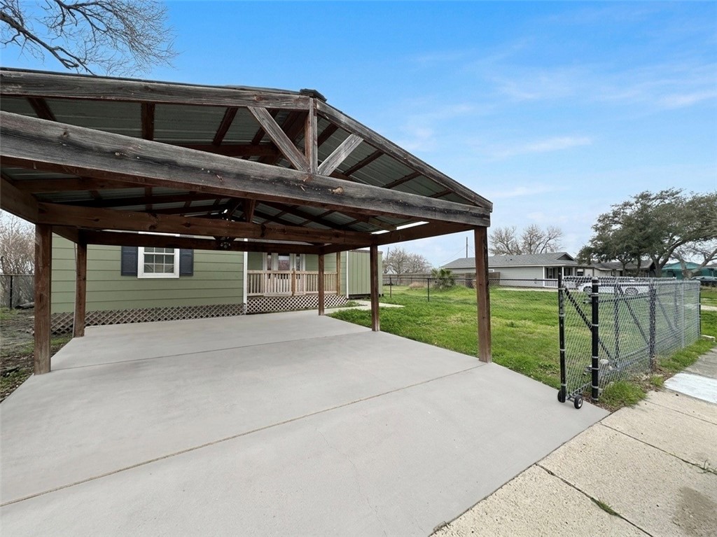 1202 Main Dr Property Photo 2