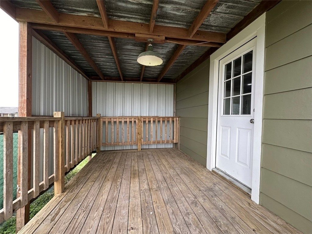 1202 Main Dr Property Photo 4