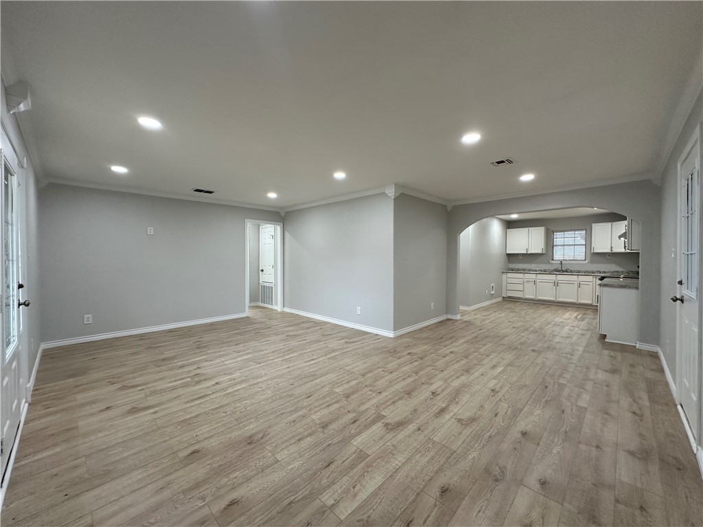 1202 Main Dr Property Photo 6