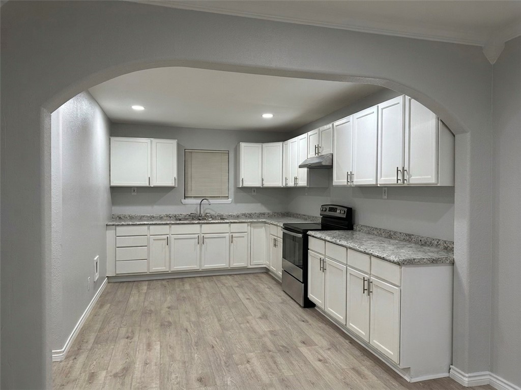 1202 Main Dr Property Photo 9