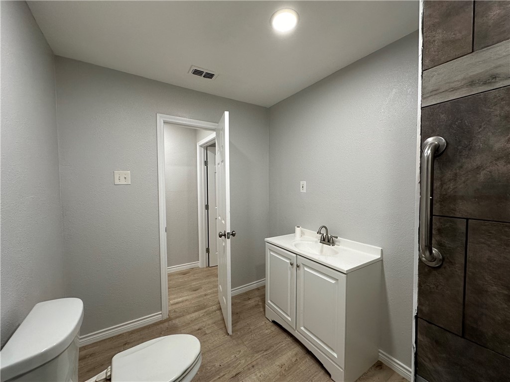 1202 Main Dr Property Photo 20