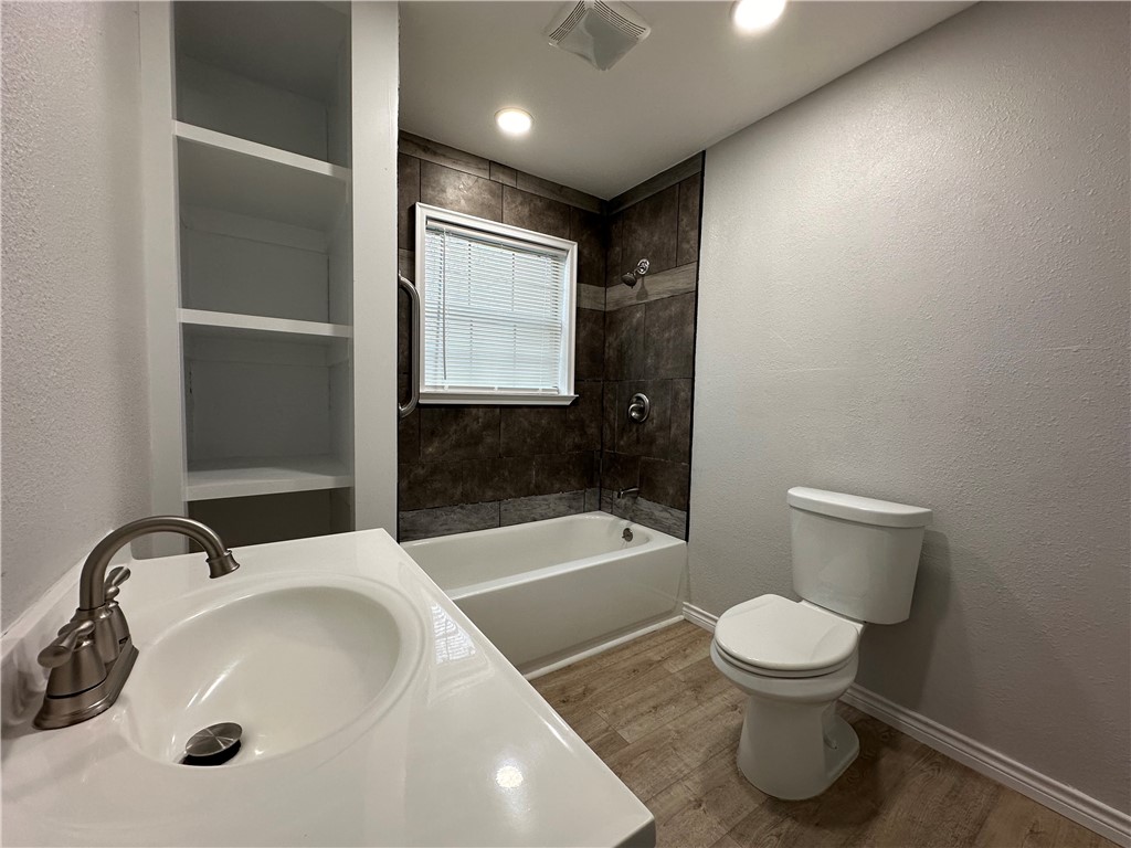 1202 Main Dr Property Photo 21