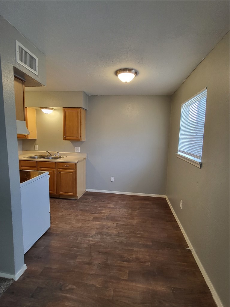 425 Clifford St 7 Property Photo 5