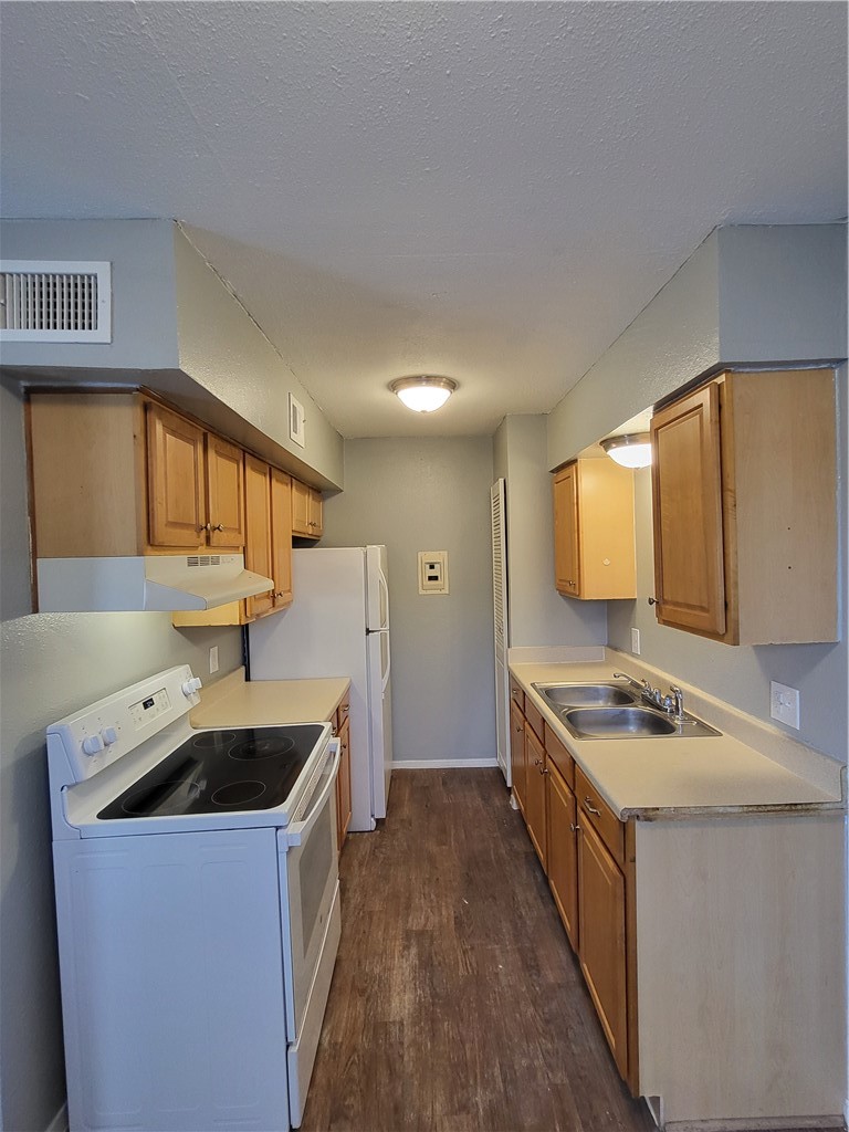 425 Clifford St 7 Property Photo 6