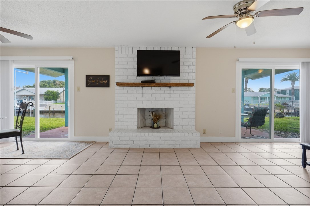 128 Palm Dr Property Photo 4
