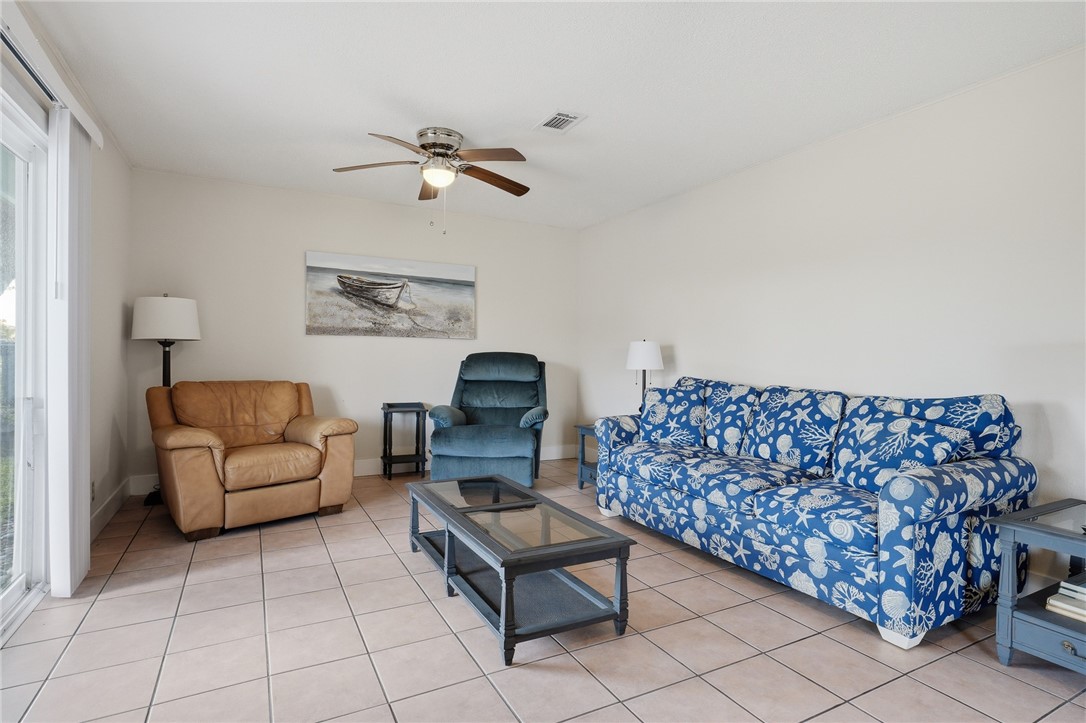 128 Palm Dr Property Photo 6