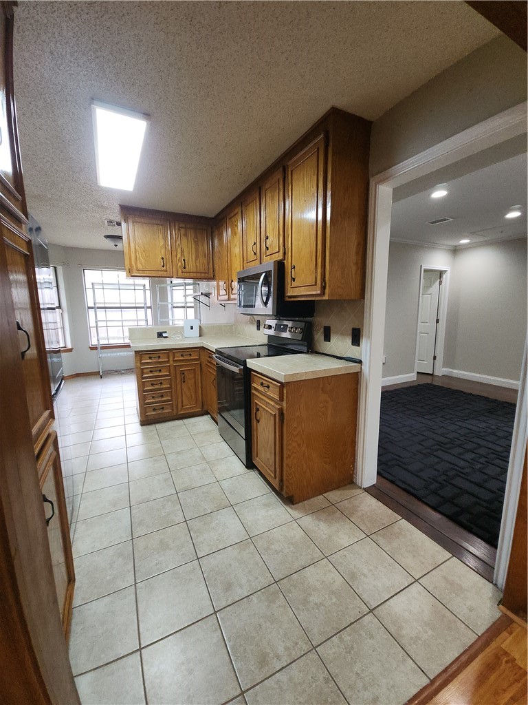 5221 Cromwell Dr Property Photo 4