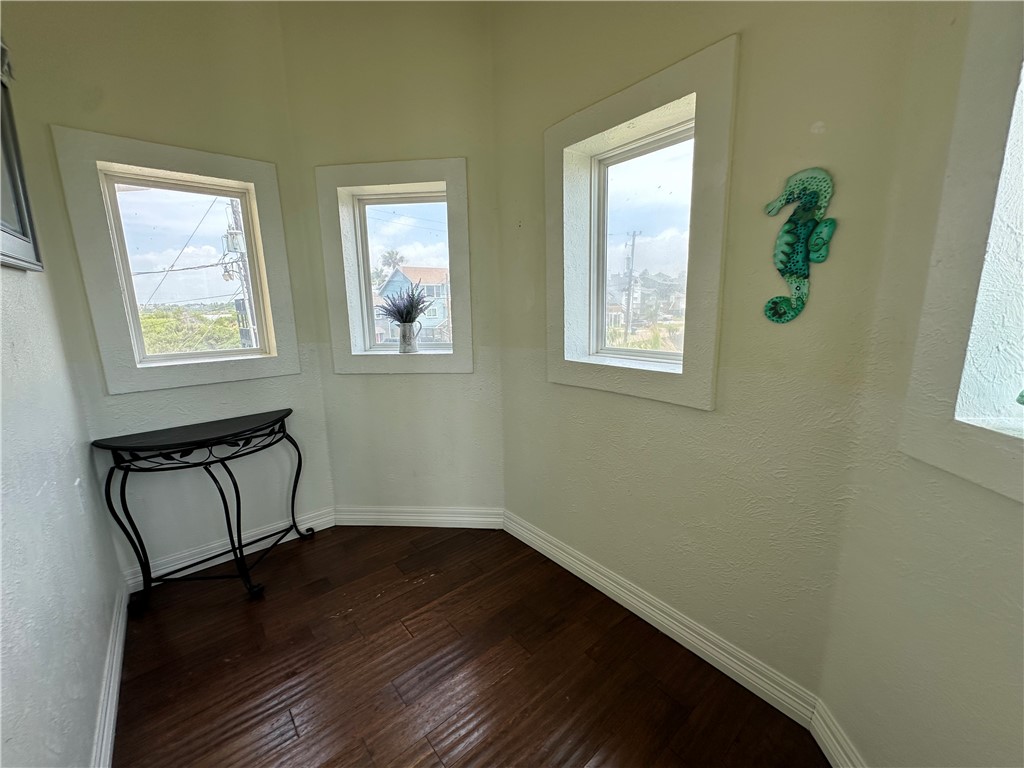 130 Causeway St Property Photo 27