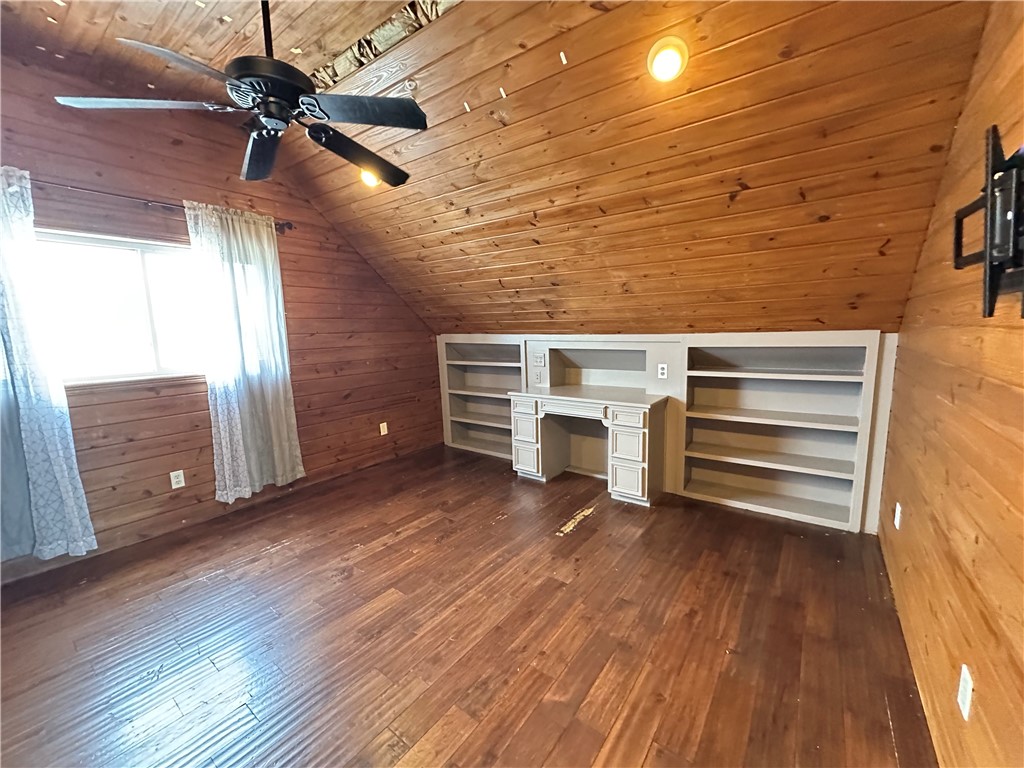 130 Causeway St Property Photo 28