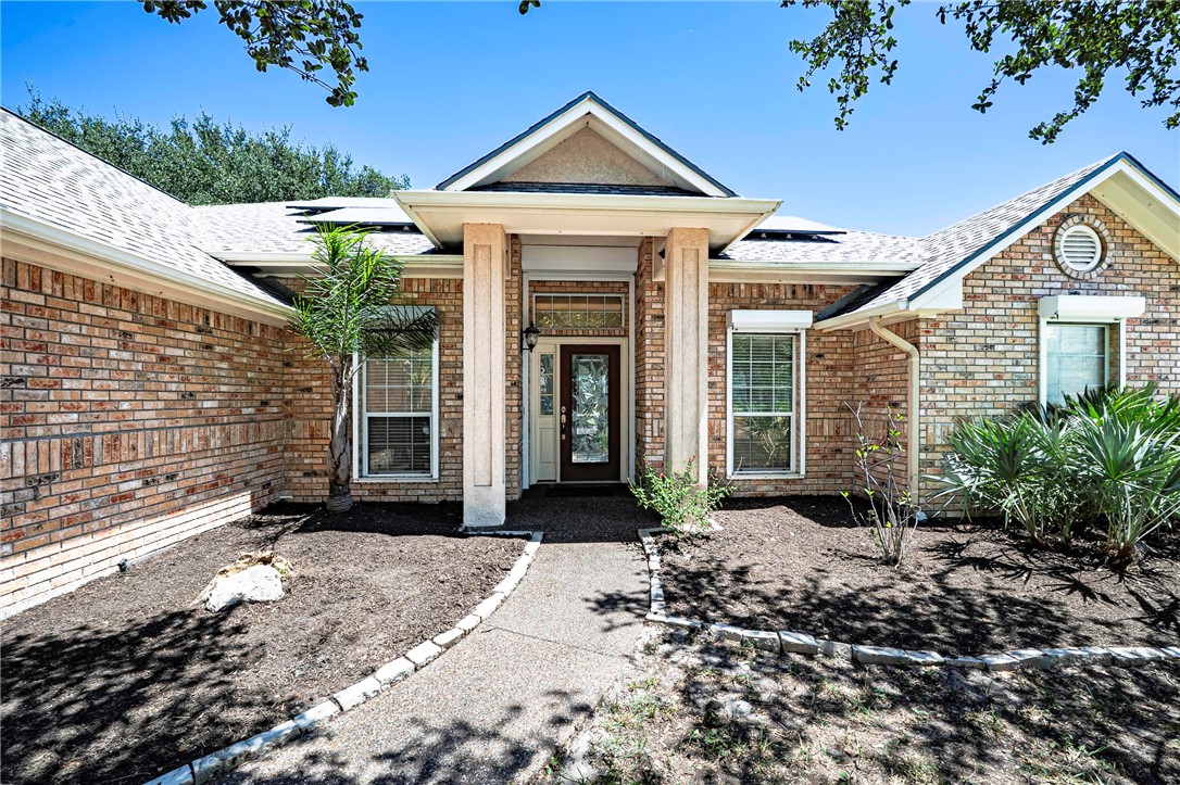 412 Fairway Oaks St Property Photo 6