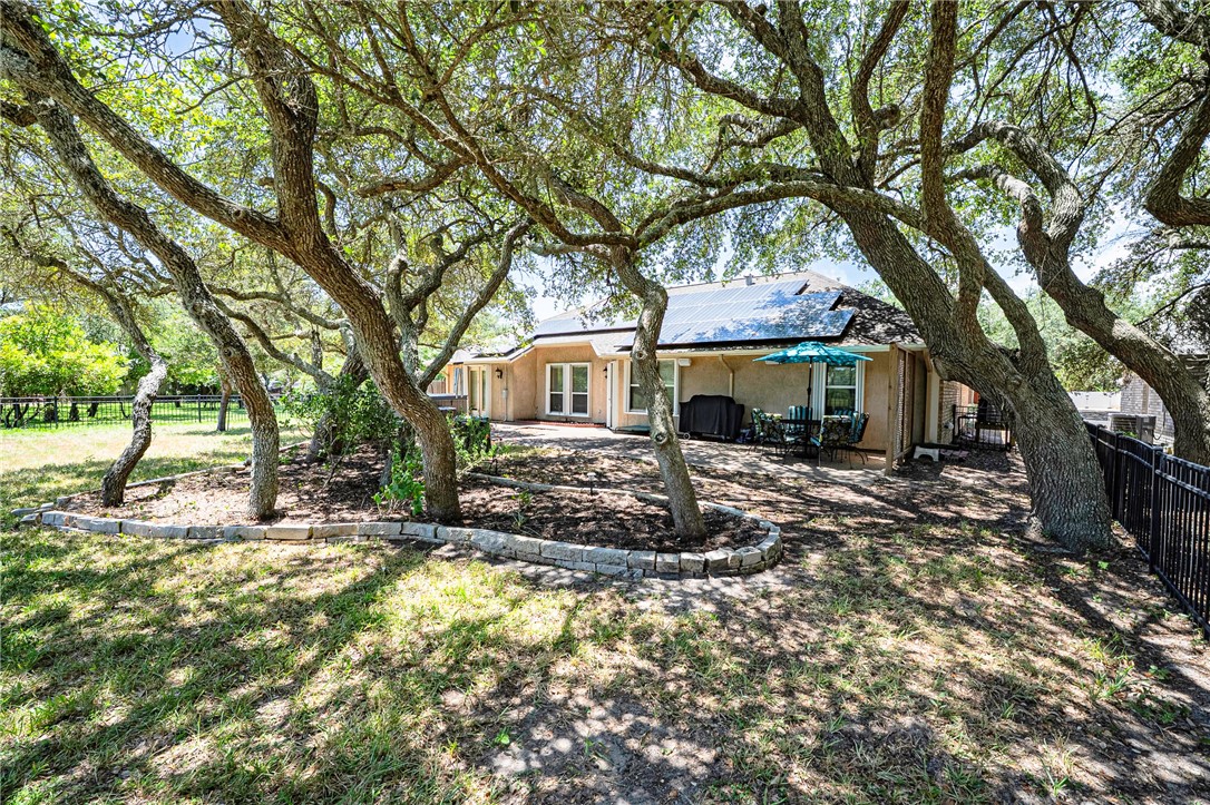 412 Fairway Oaks St Property Photo 9