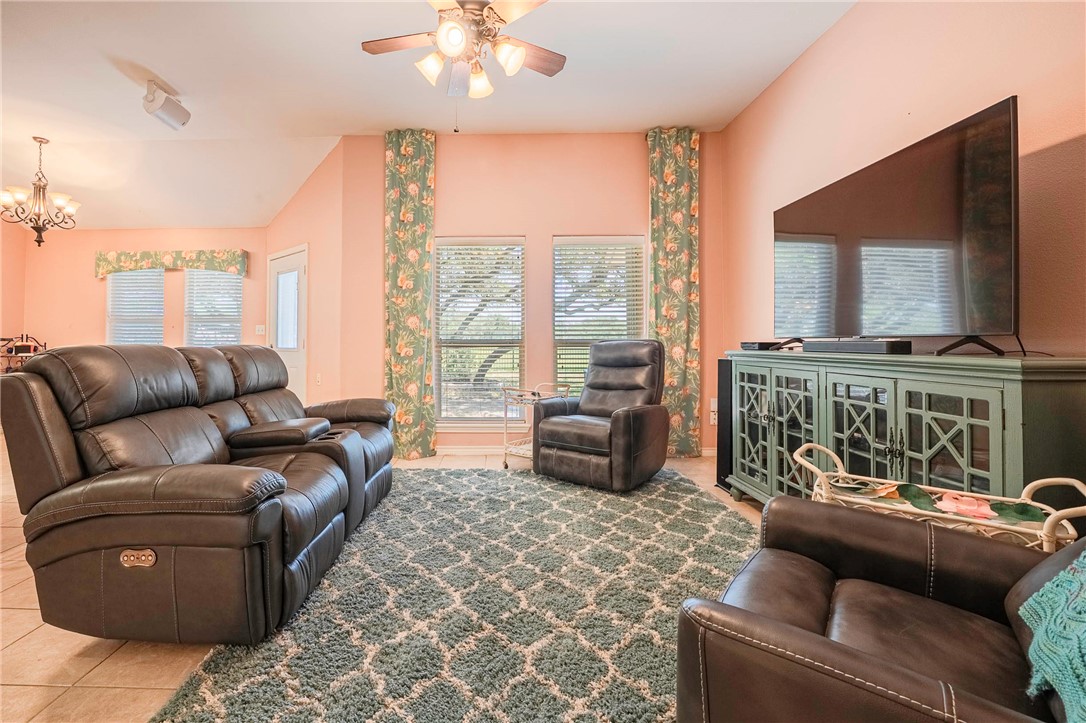 412 Fairway Oaks St Property Photo 19