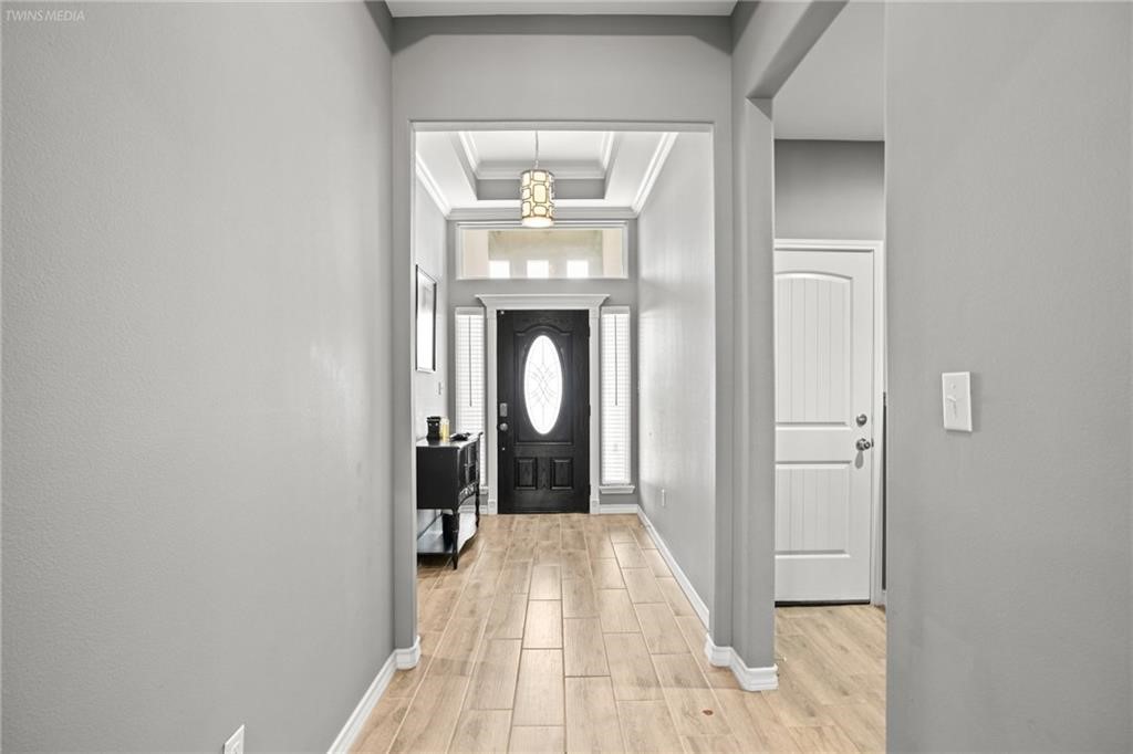 3921 Woodhouse Property Photo 4