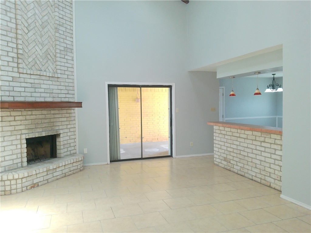 5230 Edinburg Cir Property Photo 2