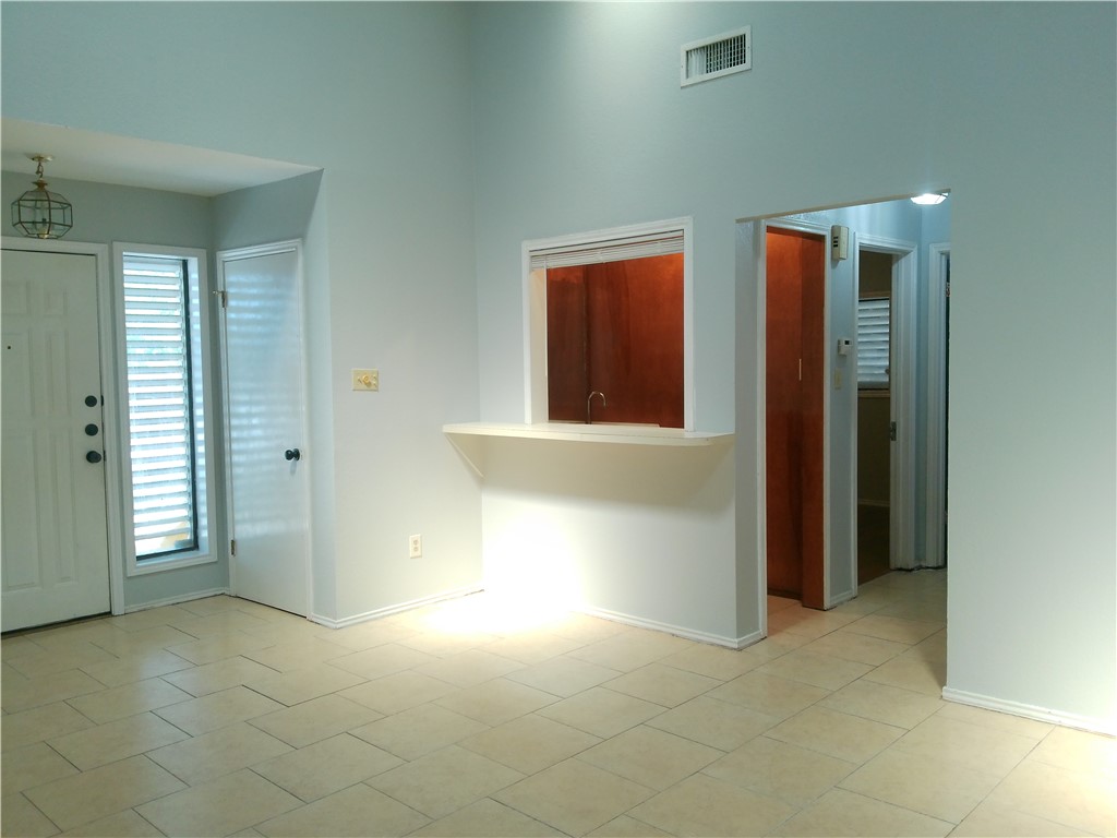 5230 Edinburg Cir Property Photo 6