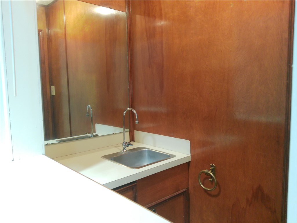 5230 Edinburg Cir Property Photo 7