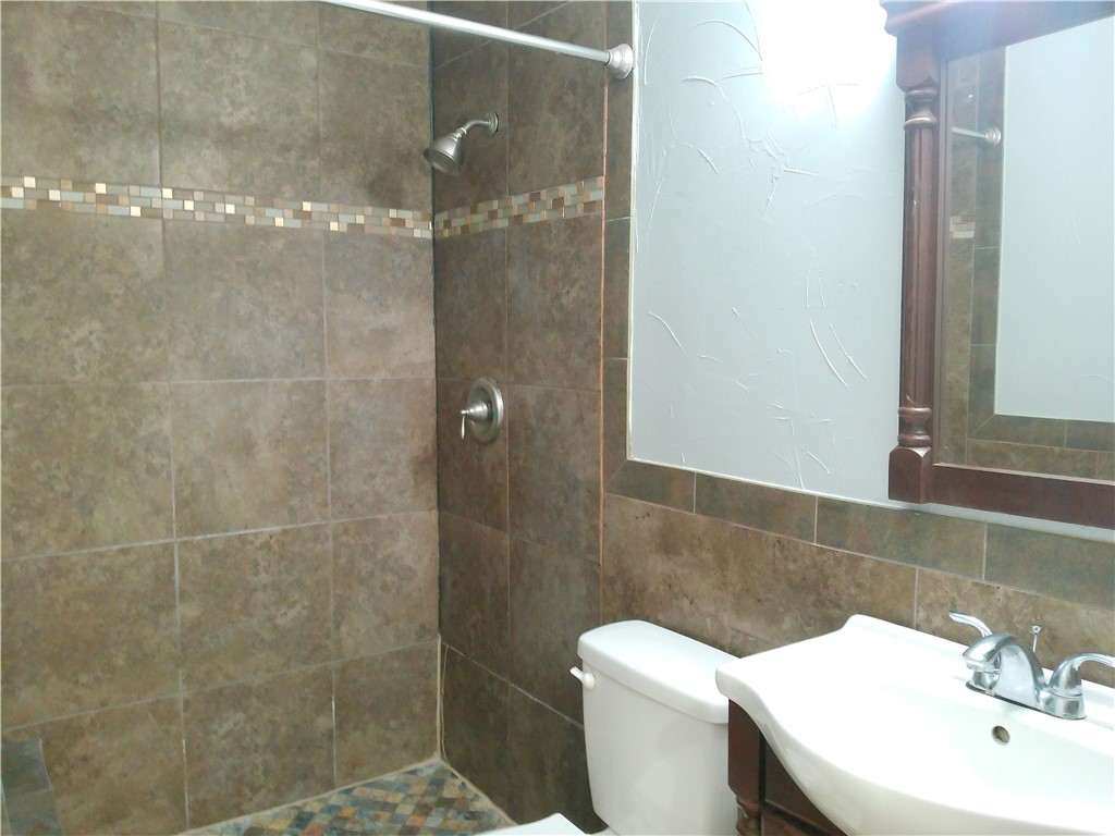 5230 Edinburg Cir Property Photo 9