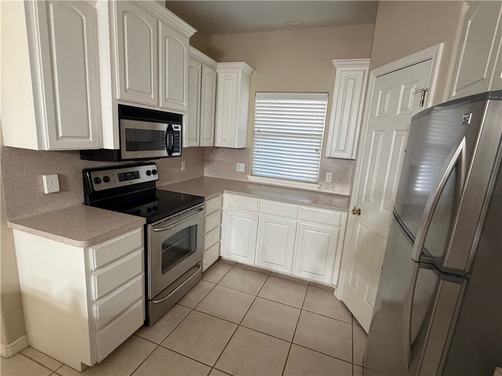 15210 Cruiser St B Property Photo 4