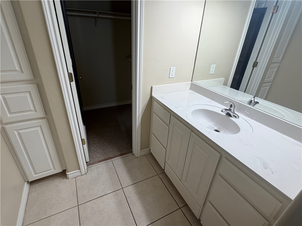 15210 Cruiser St B Property Photo 6