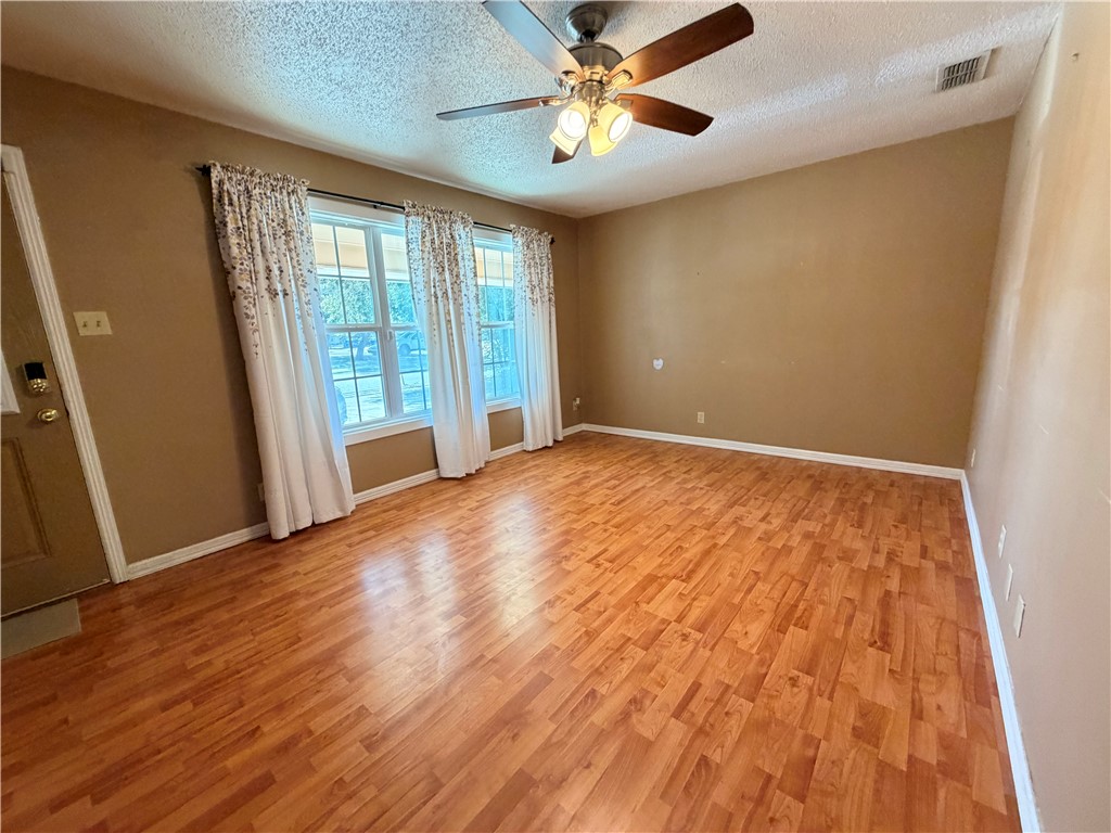 1708 Crosby St Property Photo 3
