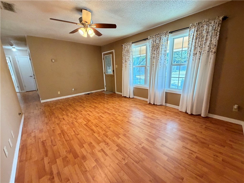 1708 Crosby St Property Photo 4