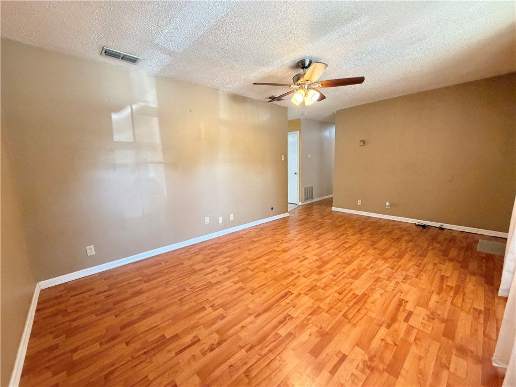 1708 Crosby St Property Photo 5