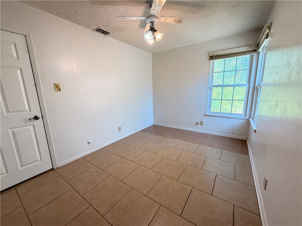 1708 Crosby St Property Photo 17