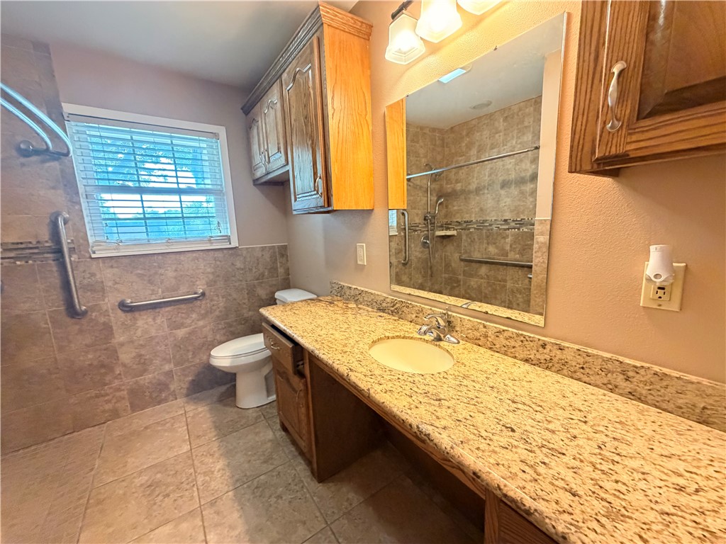 1708 Crosby St Property Photo 24