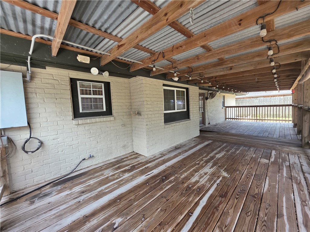 1905 Suntide Road Property Photo 6