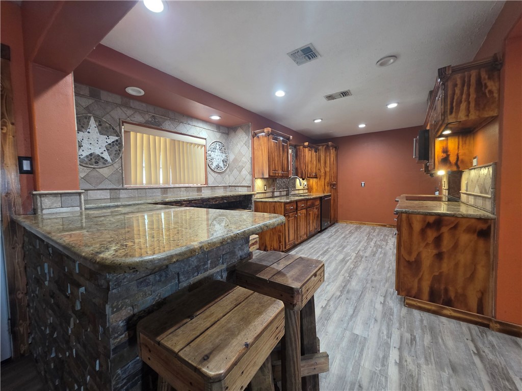 1905 Suntide Road Property Photo 7