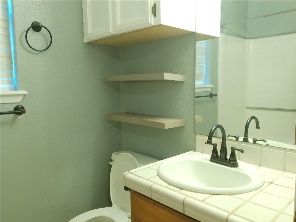 2118 Meadowgrove Dr Property Photo 2