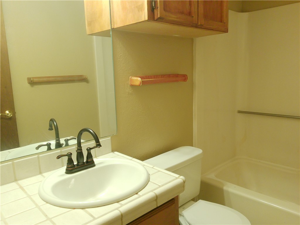 2118 Meadowgrove Dr Property Photo 6
