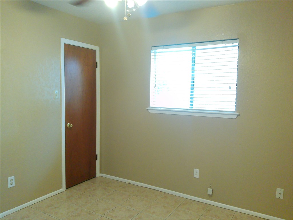 2118 Meadowgrove Dr Property Photo 8