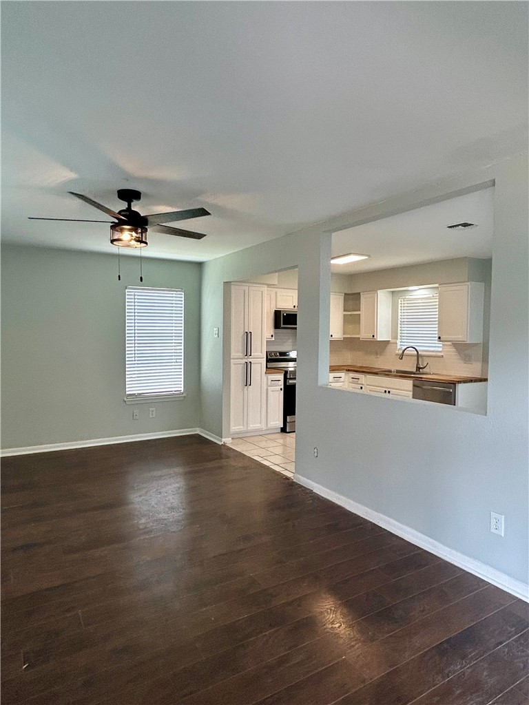5801 Woodhaven Dr Property Photo 2