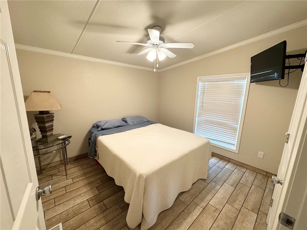 1516 Whispering Sands St Property Photo 11