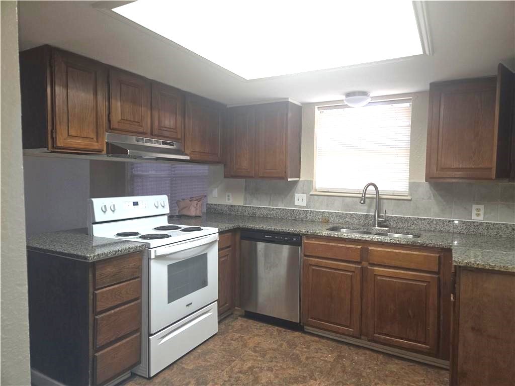 3734 Honey Creek Dr Property Photo 5